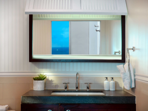 Beachfront Condo with Ocean Views & Luxurious Amenities in Sunny Isles Beach